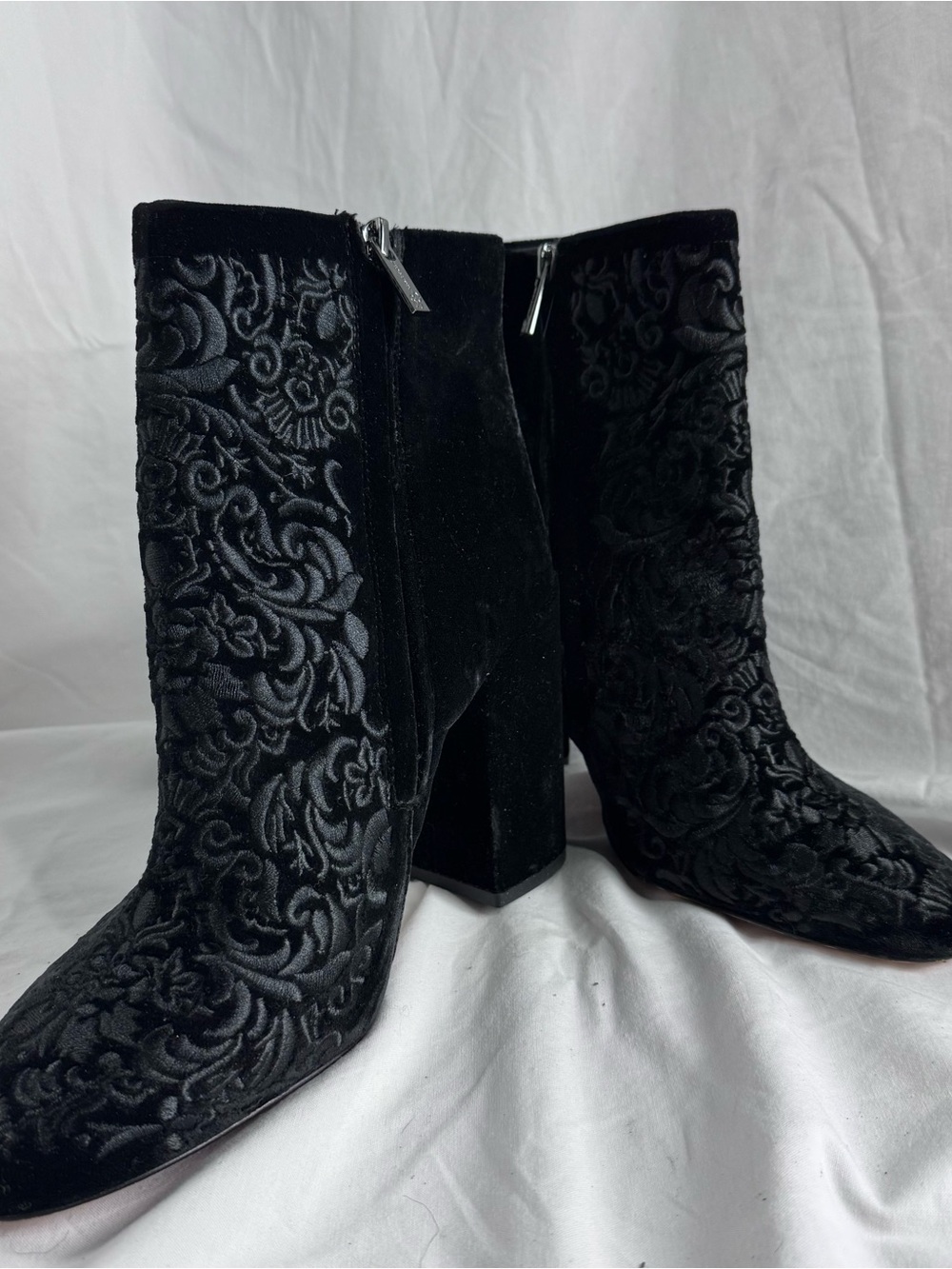 Jessica Simpson Black Embroidered Velvet Block Heel Ankle Boots (shoes 7)
